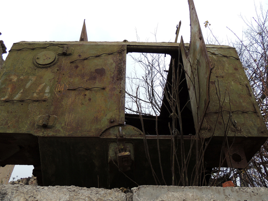 Вокруг подбитой военной техники уже растут кусты... "Кавказский Узел"