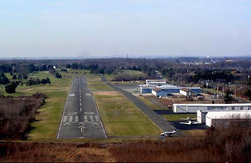 Бийск, аэропорт. Фото с сайта http://1000mhz.stsland.ru/otziv2.htm