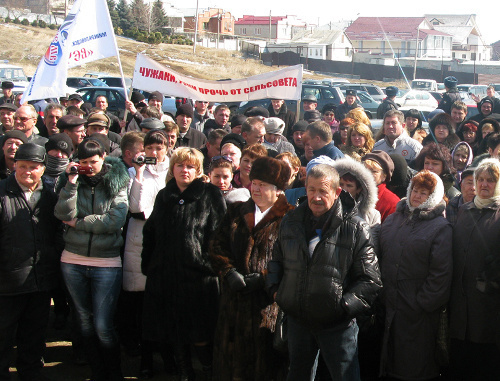 Митинг в поселке Новотерский Минераловодского района против фальсификаций выборов и незаконной продажи муниципальной земли. Фото: www.vechemv.ru