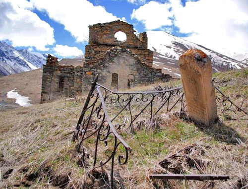 Cеление Лисри в Мамисонском ущелье Северной Осетии. Фото: Анастасия Ямщикова, anastasia-tim.livejournal.com