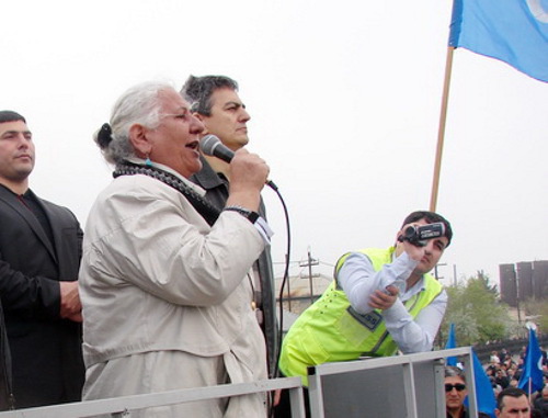 Ширинбаджи Рзаева выступает на митинге оппозиции в Баку. 22 апреля 2012 г. Фото: http://www.faktxeber.com