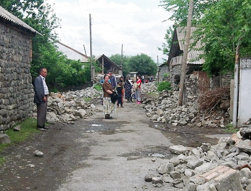 Последствия землетрясения в селе Базар Загатальского района Азербайджана. 7 мая 2012 г. Фото ИА "Туран"