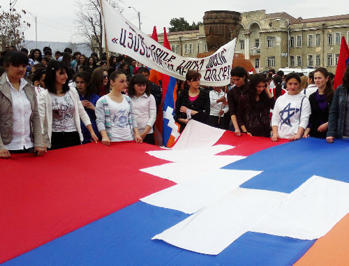 Нагорный Карабах, Степанакерт, 10 апреля 2012 г. Траурный митинг в память жертв Карабахского конфликта в 20-ю годовщину трагических событий в селе Марага. Фото Алвард Григорян для "Кавказского узла"