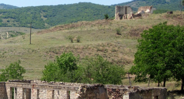 Дома, разрушенные в ходе карабахской войны. Нагорный Карабах, Мартакертский район,село Вардадзор, 27 июля 2012 г. Фото Алвард Григорян для "Кавказского узла"