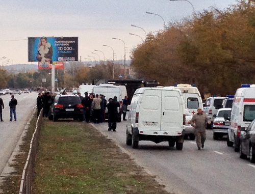 Автомобили "Скорой помощи", спешащие к месту взрыва автобуса в Волгограде. 21 октября 2013 г. Фото пресс-службы администрации Волгоградской области, volganet.ru