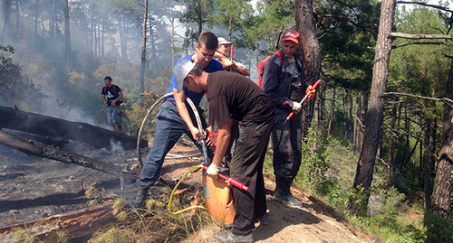 Сотрудники МЧС. Фото: сайт ГУ МЧС по Краснодарскому краю. http://www.23.mchs.gov.ru/operationalpage/emergency/detail.php?ID=30187 