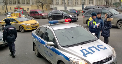 Сотрудники полиции на месте проведения панихиды по Борису Немцову. Москва, 3 марта 2015 г. Фото Вячеслава Ферапошкина для "Кавказского узла"