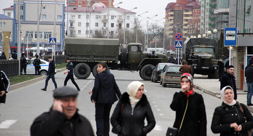 Военная техника на улицах Грозного. Фото Магомеда Магомедова для "Кавказского узла"