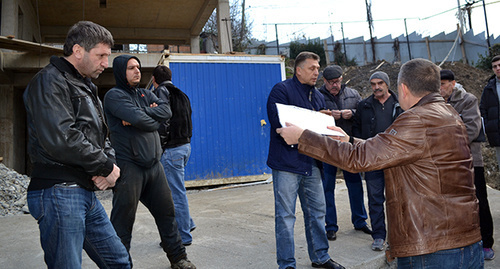 Сход жителей улицы Пасечной в Сочи 12.12.2015. Фото Светланы Кравченко для "Кавказского узла"