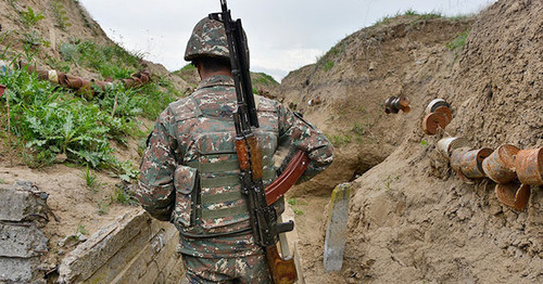 Военнослужащий на боевом посту на линии соприкосновения армии Нагорного Карабаха и Азербайджана на мартунинском направлении. Апрель 2016 г. Фото: © PAN Photo / Karo Sahakyan