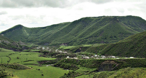 Сулейман-Стальский районный суд Республики Дагестан. Фото:  Рахман Магомедов, http://odnoselchane.ru/?page=photos_of_category&sect=1524&com=photogallery 