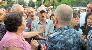 Акция с требованием не штурмовать полицейский полк ППС. Ереван, 18 июля 2016 г. Фото Тиграна Петросяна для "Кавказского узла"