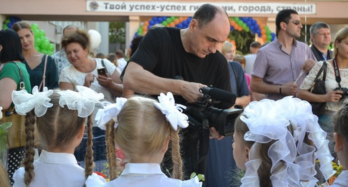 Торжественная линейка в одной из школ Сочи. Сочи, 1 сентября 2016 года. Фото Светланы Кравченко для "Кавказского узла". 