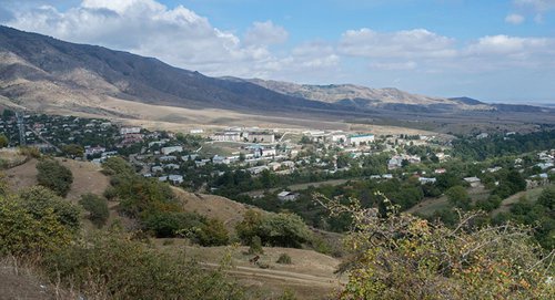 Приграничный район Азербайджана. Фото © Sputnik / Ilya Pitalyev
 http://ru.sputnik.az/karabakh/20170109/408353428/obstrel-pulemety-pjat-okkupirovannyh-rajonov.html