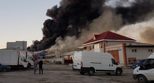 Пожар на складе лакокрасочных изделий в Волгограде. Фото Вячеслава Ященко для "Кавказского узла"