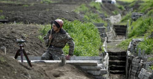 На линии соприкосновения в Нагорном Карабахе. Фото: REUTERS/Staff