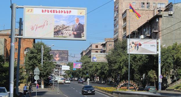 Предвыборная реклама. Ереван, сентябрь 2018 года. Фото Тиграна Петросяна для "Кавказского узла"