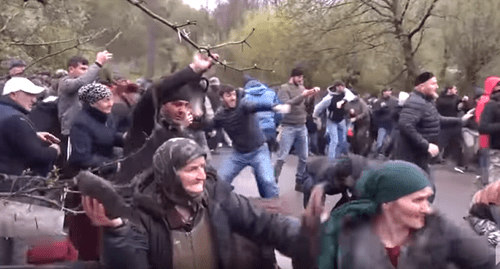 Столкновения участников протеста в Панкиси с полицией. Кадр видео Общественного вещателя Грузии. https://www.youtube.com/watch?time_continue=58&v=TpVeQeOK82g