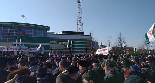 Участники митинга в Магасе. 26 марта 2019 г. Фото Умара Йовлоя для "Кавказского узла"