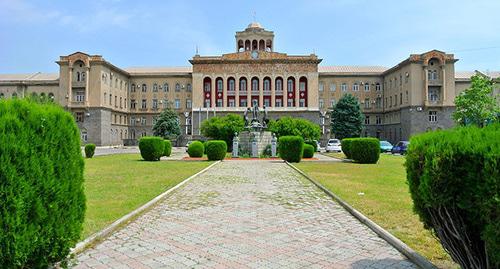 Руставский металлургический завод. Фото: ზვიად ავალიანი https://ru.wikipedia.org