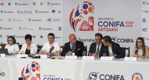 Пресс-конференция в Степанакерте организаторов чемпионата ConiFA. Фото Алвард Григорян для "Кавказского узла".