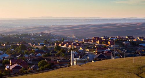 Селение Сурхахи, Ингушетия. фото Адам Сагов https://ru.wikipedia.org/wiki/%D0%A1%D1%83%D1%80%D1%85%D0%B0%D1%85%D0%B8#/media/%D0%A4%D0%B0%D0%B9%D0%BB:Surhahi_1.jpg