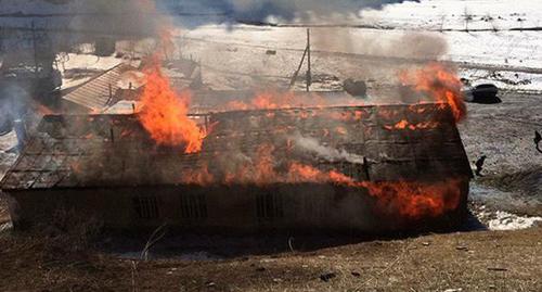 Пожар в школе в селе Гениятль. 12 февраля 2019 года. Кадр видео пресс-службы МЧС России https://tvzvezda.ru/news/vstrane_i_mire/content/201902121414-vf6o.htm