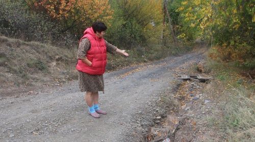 Жительница Красного Сулина. Фото Вячеслава Прудникова для "Кавказского узла"