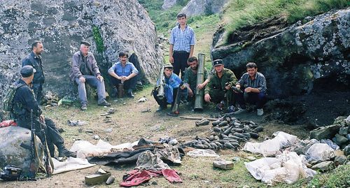 Ополченцы. Ботлихский район, август 1999. Фото Салмана Хасбулаева.