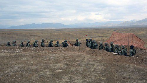 Азербайджанские солдаты на боевых позициях. ФОто с сайта Минобороны Азербайджана, https://mod.gov.az/ru/news/v-otdelnoj-obshevojskovoj-armii-provedeny-sbory-video-28935.html