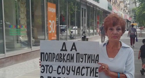 Галина Тихенко во время пикета. Фото Татьяны Филимоновой для "Кавказского узла"