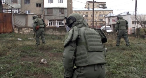 Сотрудник МС на улице Степанакерта 02.12.2020. Фото пресс-службы Минобороны РФ http://mil.ru/russian_peacekeeping_forces/news/more.htm?id=12327996@egNews