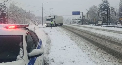 Снегопад на трассе М4-Дон. Фото: ГИБДД Краснодарского края
