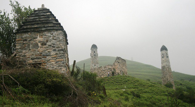 Башни в Джейрахско-Ассинском заповеднике. Фото: пресс-служба Джейрахско-Ассинского государственного историко-архитектурного и природного музея-заповедника / страница учреждения "ВКонтакте"