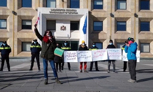 Выступление участника митинга. Тбилиси, 24 января 2021 года. Фото Беслана Кмузова для "Кавказского узла".