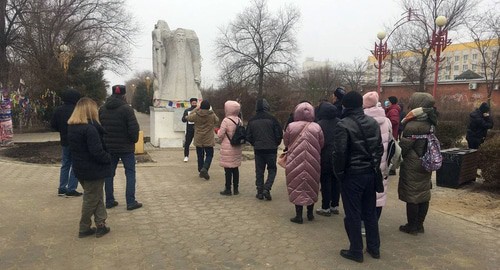 Участники акции в Элисте. Фото Церена Басангова.