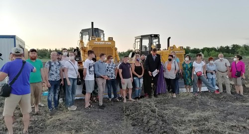 Участники акции против строительства дороги в Волго-Ахтубинской пойме. Фото Татьяны Филимоновой для "Кавказского узла"