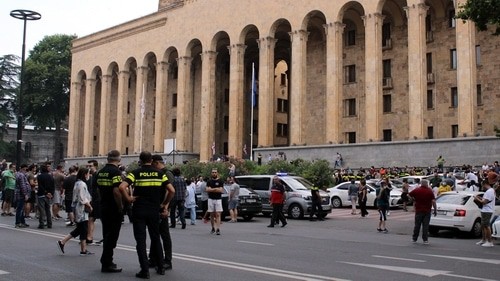 Активисты собираются у грузинского парламента. Тбилиси, 11 июля 2021 года. Фото Инны Кукуджановой для "Кавказского узла".