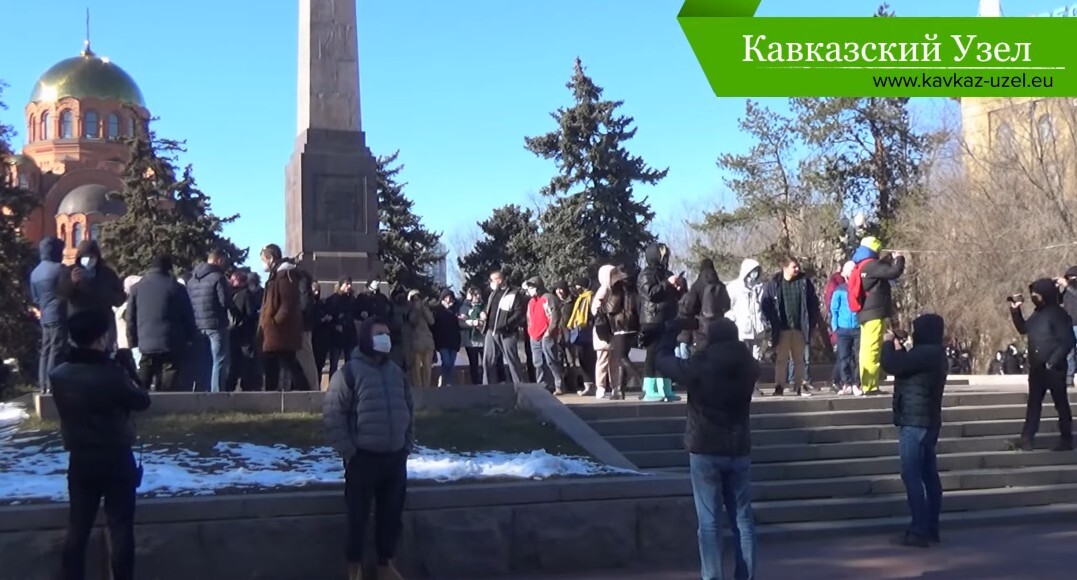 Акция протеста в Волгограде 6 марта 2022 года. Стоп-кадр из видео "Кавказского узла" https://www.youtube.com/watch?v=xyUdLcJ43bM