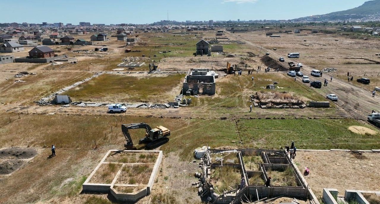 Снос построек на участках в пригороде Махачкалы. Фото пресс-службы администрации Махачкалы