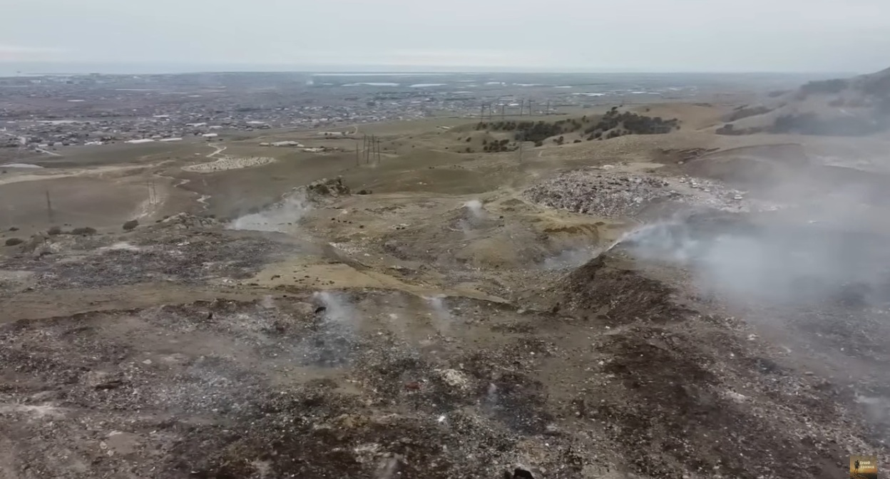 Свалка в пригороде Махачкалы. Стопкадр из видео на странице https://www.youtube.com/watch?v=H_0UhDPpO3k