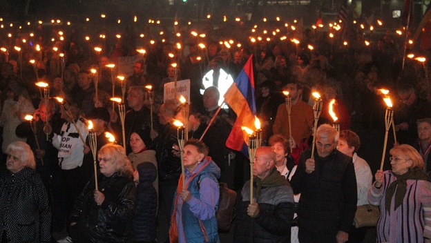 Участники шествия. Фото Тиграна Петросяна для "Кавказского узла".