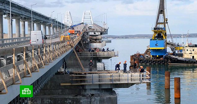 Открыто движение машин на Крымском мосту. Скриншот видео https://www.ntv.ru/novosti/2736723/