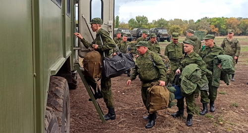 Военные сборы. Стоп-кадр видео "ТК "Звезда", https://tvzvezda.ru/news/202110834-Ql8F9.html