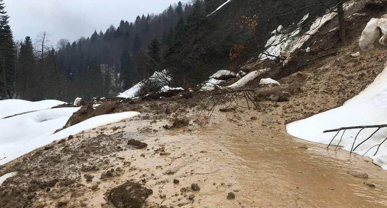 Село Коз в Южной Осетии заблокировано после схода селя. Фото: https://cominf.org/node/1166548823