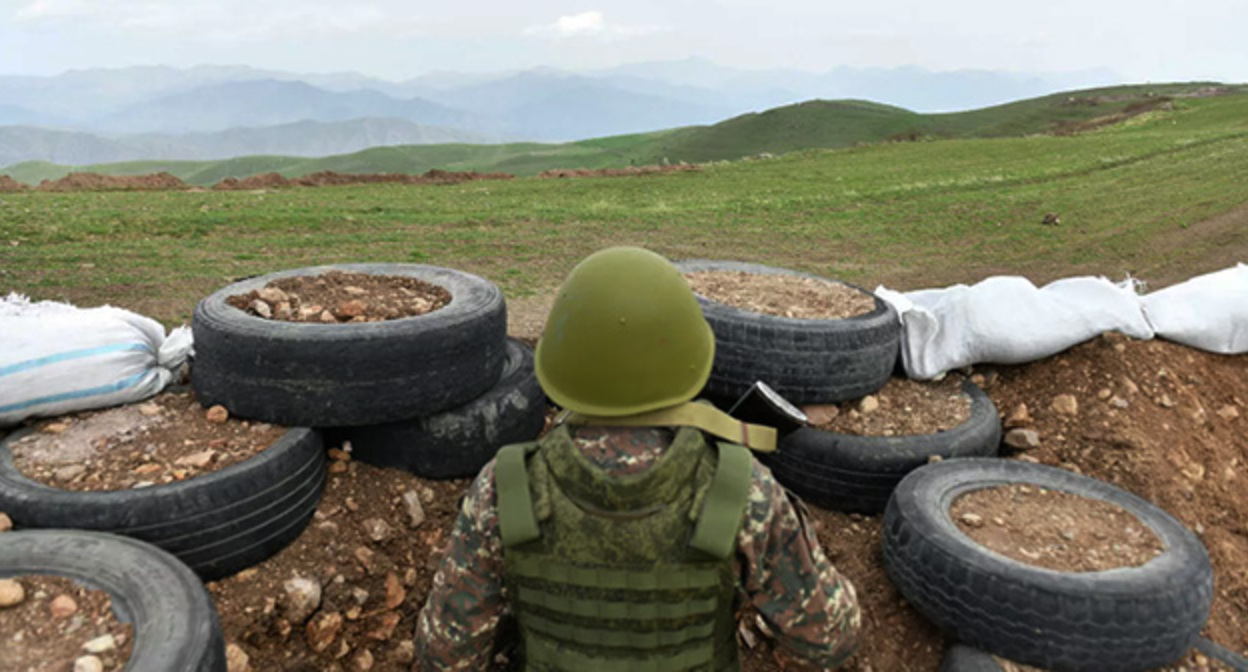 Армянский военнослужащий на границе с Азербайджаном. Фото: аппарат президента Республики Армения