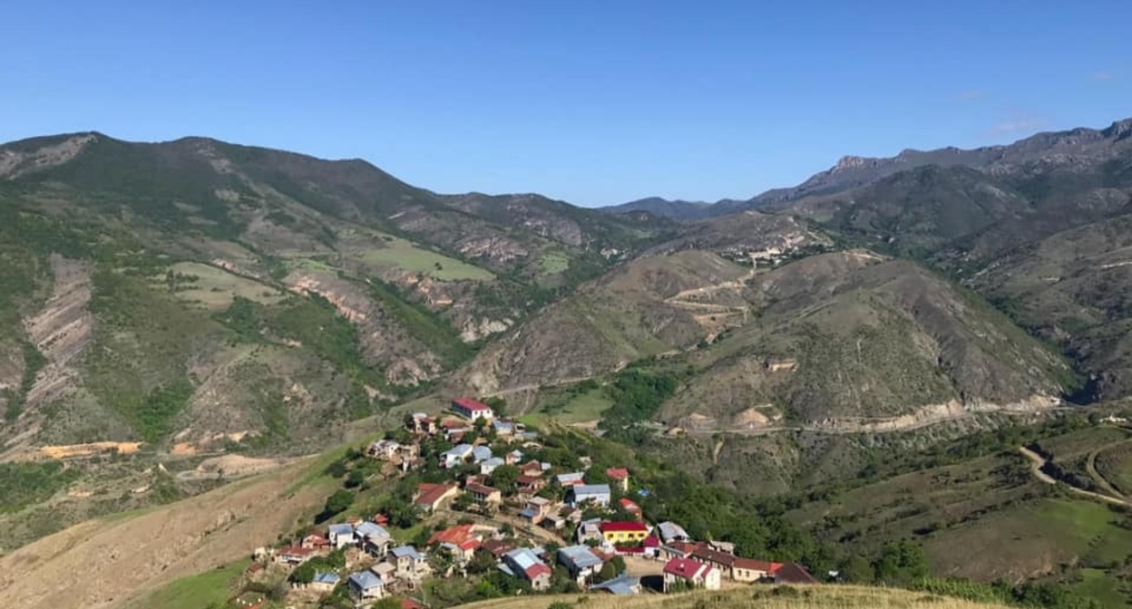 Село Мец Шен. Фото: https://politik.am/ru/zhiteli-sela-mets-shen-shushinskogo-rajona-pokinuli-svoi-doma-v-sele-ostalsya-tolko-rukovoditel-obschiny-a-khin