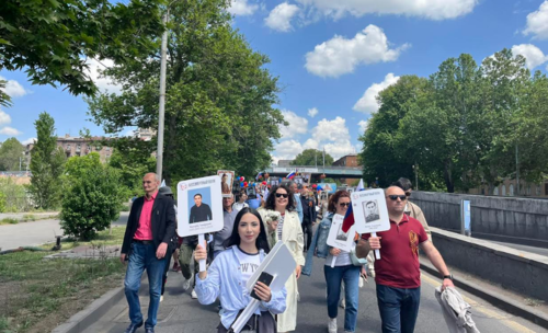 Участники акции "Бессмертный полк" в Ереване. Фото Тиграна Петросяна для "Кавказского узла".