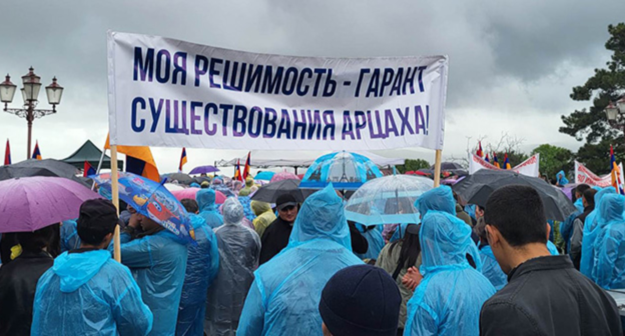 Митинг сторонников экс-главы Армии обороны и бывшего секретаря  Совбеза Нагорного Карабаха Самвела Бабаяна в Степанакерте. Нагорный Карабах. 15 мая 2023 г. Фото Алвард Григорян для "Кавказского узла"