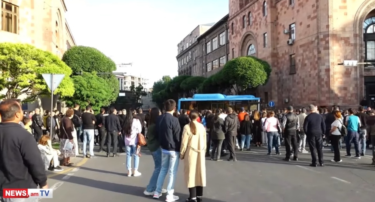 Акция протеста в центре Еревана. 20 мая 2023 года. Кадр видео News.am https://www.youtube.com/watch?v=bMtr-dOg4jI